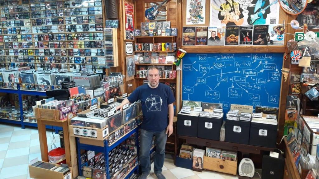 José Miguel en la tienda