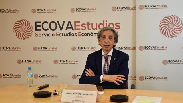 El director del Servicio de Estudios Económicos (EcovaEstudios), Juan Carlos De Margarida, presentando el Observatorio del Comercio Exterior de Castilla y León