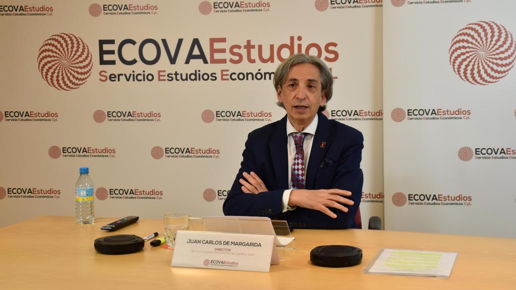 El director del Servicio de Estudios Económicos (EcovaEstudios), Juan Carlos De Margarida, presentando el Observatorio del Comercio Exterior de Castilla y León