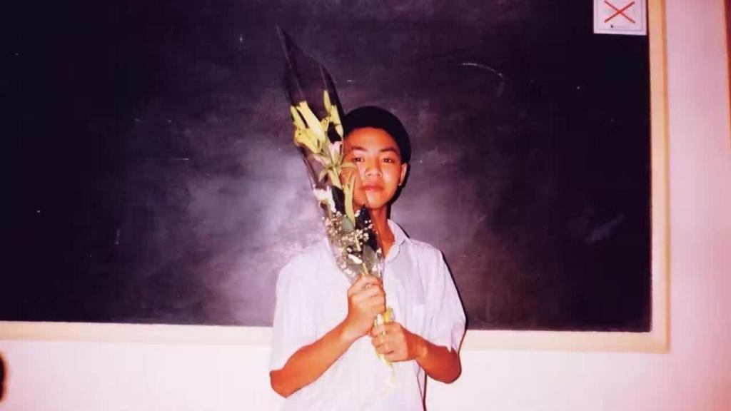 Jin Ye, cuando llegó a España siendo un crío, en el Colegio Nicolás de las Peñas de Murcia.