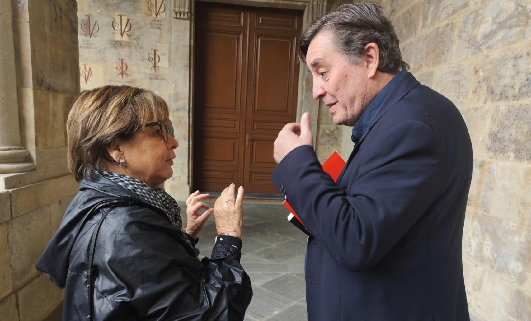 La poetisa Piedad Bonnett dialoga con el poeta y director del Cervantes, Luis García Montero