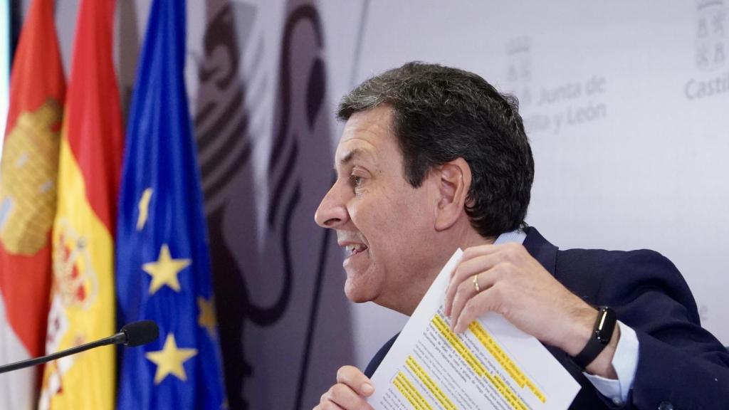 El consejero de Economía y Hacienda y portavoz de la Junta, Carlos Fernández Carriedo, comparece en rueda de prensa posterior al Consejo de Gobierno.