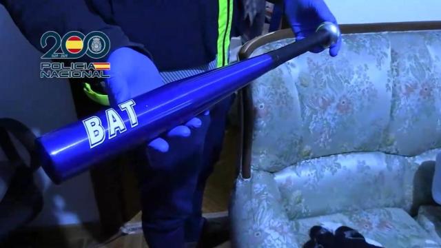 Una de las armas incautadas por los investigadores.