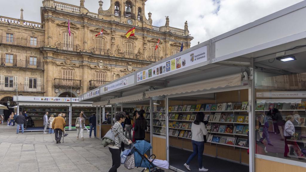 Feria Municipal del Libro en la Plaza Mayo