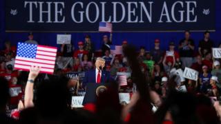 El presidente de EEUU, Donald Trump, habla durante un mitin para conmemorar los 100 pimeros días en su cargo.