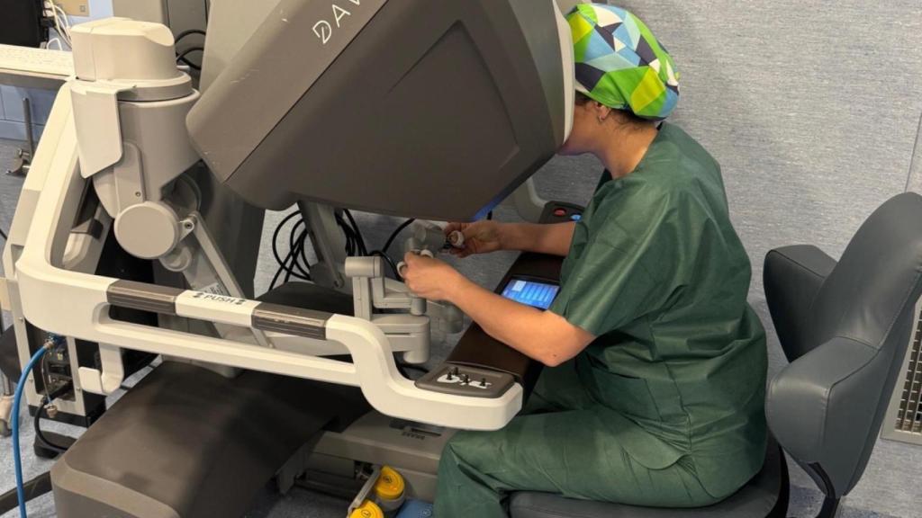 La nueva máquina de cirugía robótica de Vithas Internacional.