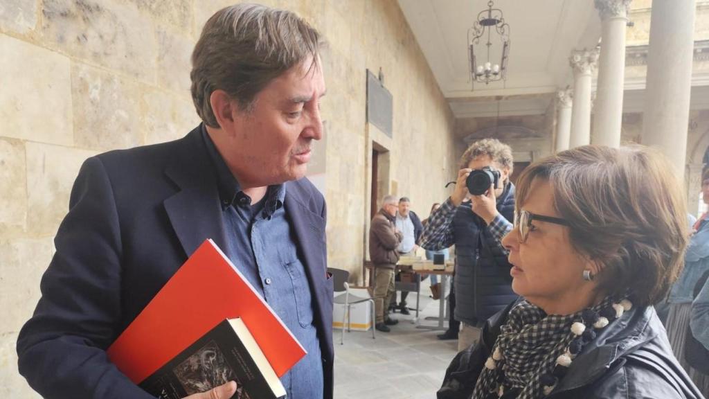 Luis García Monterio y la poetisa colombiana Pilar Bonnett, en la Facultad de Filología de la USAL