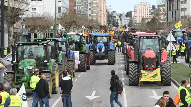 Tractorada de agricultores y ganaderos en Burgos