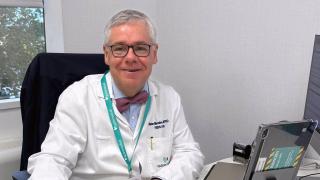 El doctor Dieter Morales, Especialista De La Unidad De Cirugía Endocrina Del Hospital Quirónsalud Marbella.