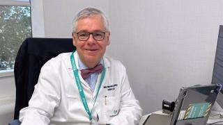 El doctor Dieter Morales, Especialista De La Unidad De Cirugía Endocrina Del Hospital Quirónsalud Marbella.