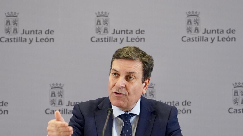 El consejero de Economía y Hacienda y portavoz de la Junta, Carlos Fernández Carriedo, comparece en rueda de prensa posterior al Consejo de Gobierno.