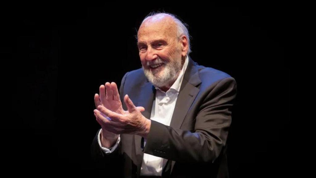 Héctor Alterio en una escena de 'Una pequeña historia'