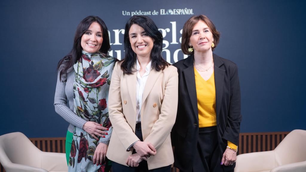 Cruz Sánchez de Lara y Charo Izquierdo, junto a la invitada de la semana.