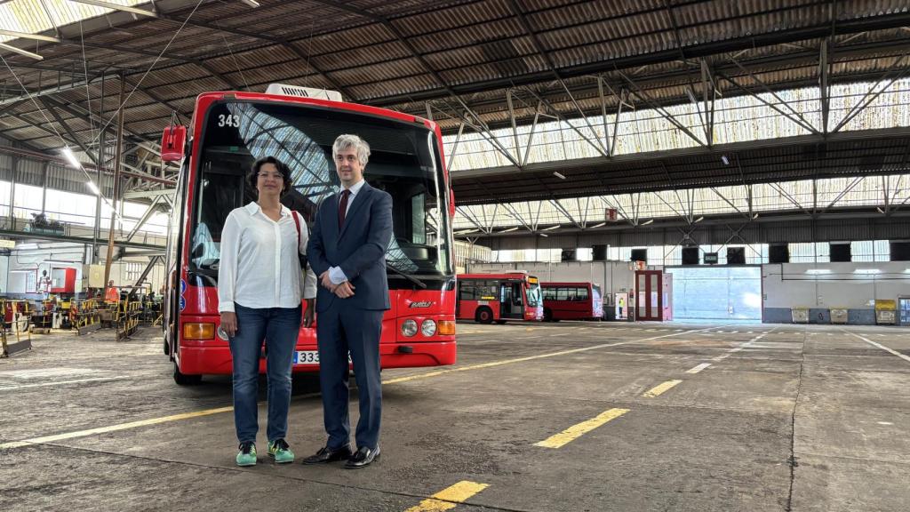 Ignacio Prada, director de la Compañía de Tranvías de La Coruña, y Rebecca S. Ramanathan, vicepresidenta del Patronato de la Fundación ADCOR