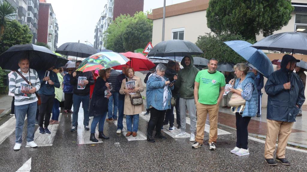 Vecinos de la calle Caldas de Reis, durante la manifestación