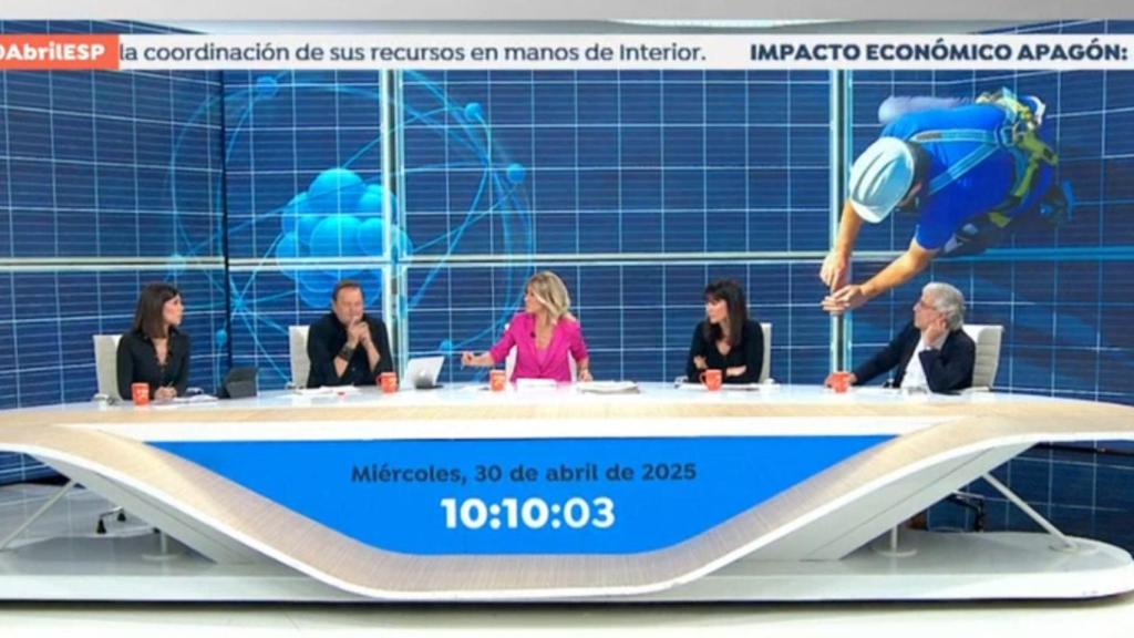 Susanna Griso junto a los colaboradores.