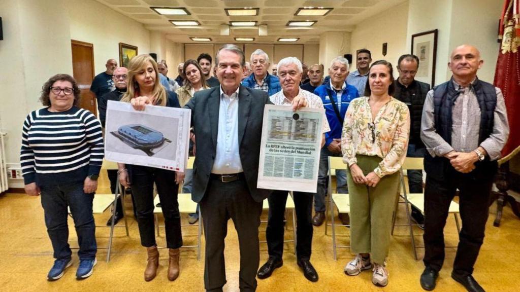 Caballero durante el encuentro con representantes de los equipos de fútbol de la ciudad