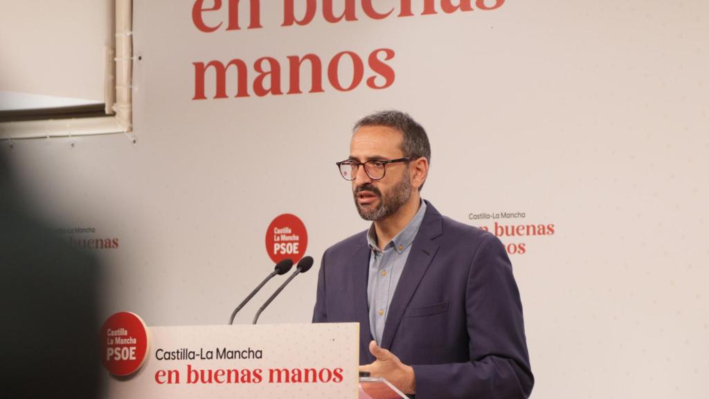 El secretario de Organización del PSOE en Castilla-La Mancha, Sergio Gutiérrez, en sala de prensa.