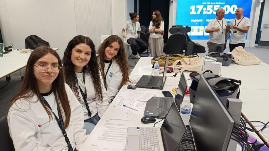 Tres alumnas de la Universidade da Coruña, campeonas del hackathon Tech Challenge nacional