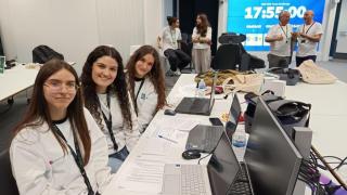 Tres alumnas de la Universidade da Coruña, campeonas del hackathon Tech Challenge nacional