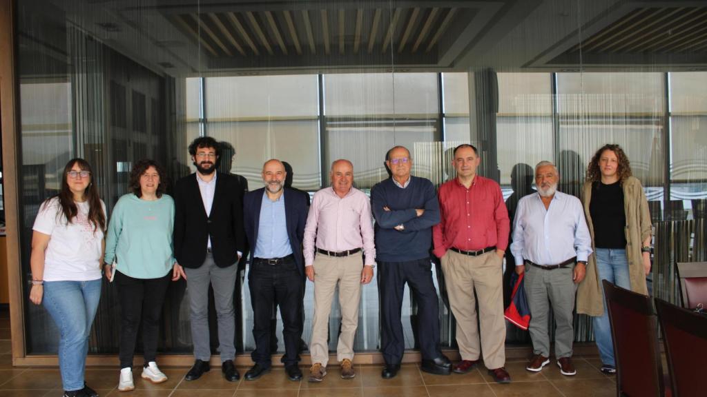 Los representantes del BNG presentando la iniciativa.