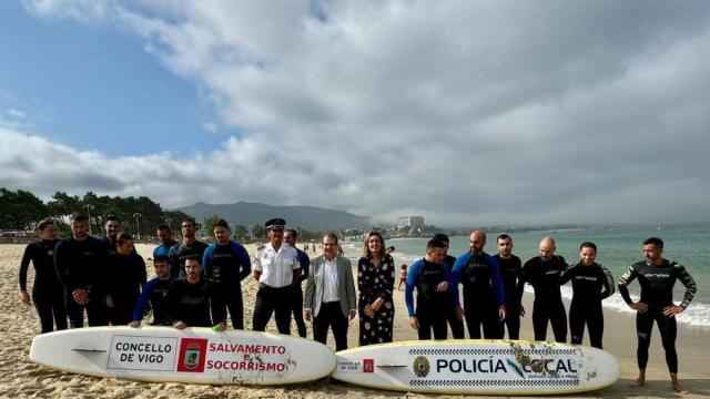 El alcalde de Vigo, junto a los servicios de Salvamento y Socorrismo