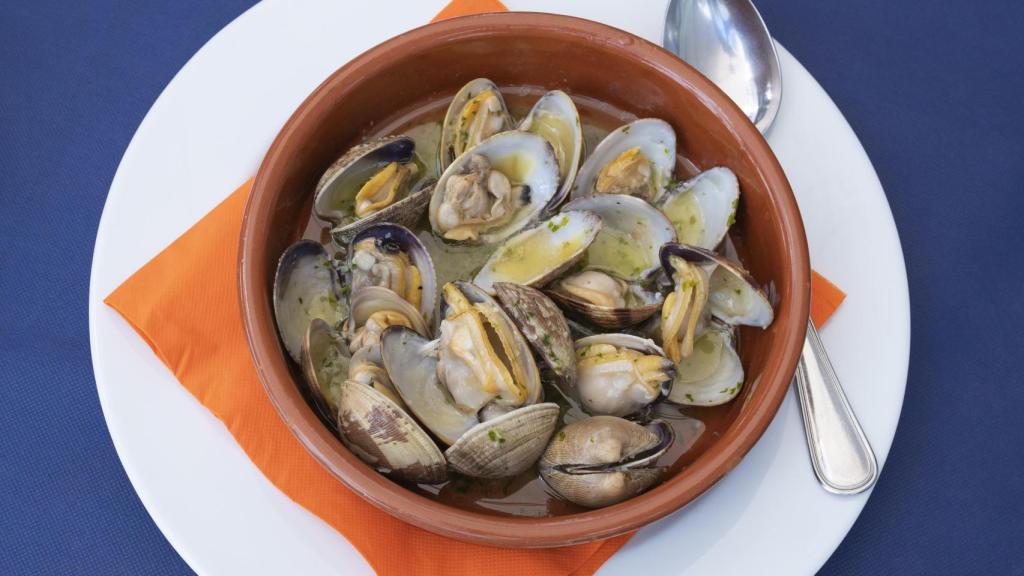 Unas almejas a la marinera.