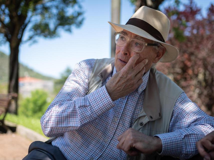 Ignacio Latierro, uno de los libreros de Lagun, íntimo amigo de López de Lacalle, el día del reportaje.