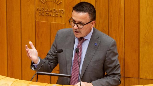 El conselleiro de emprego, en una imagen en el Parlamento.