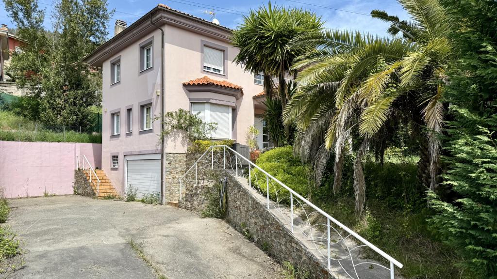 Exterior de la vivienda donde permanecieron aislados los tres menores y sus dos padres durante cuatro años.