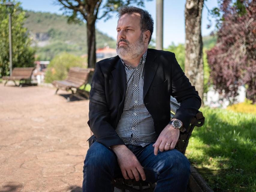 Alain, en el parque que lleva el nombre de su padre.