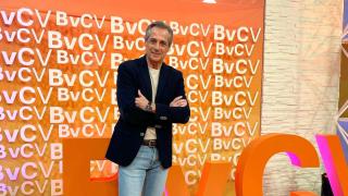 El presentador Ximo Rovira, en el plató de 'Bona vesprada Comunitat Valenciana'.