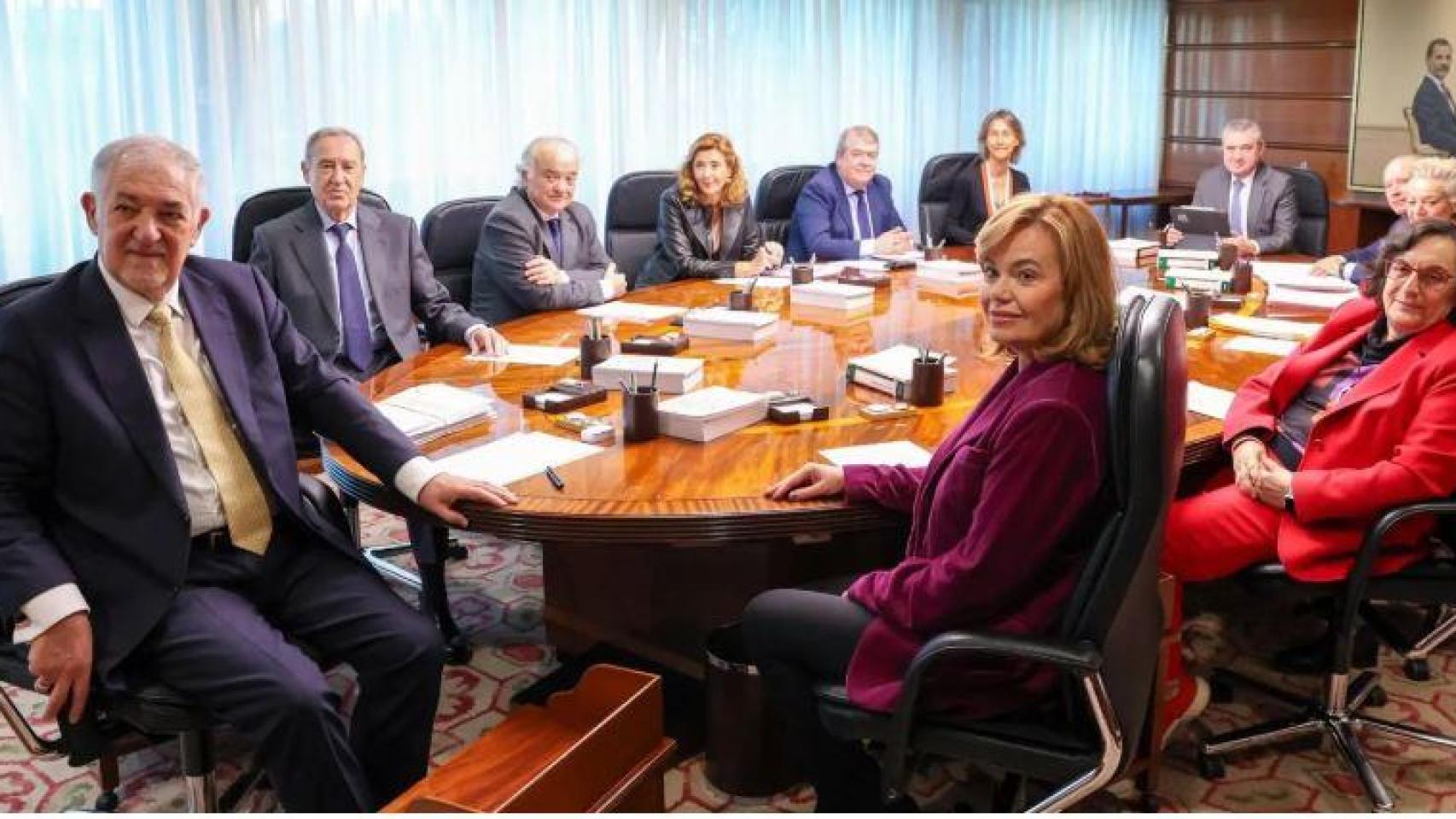 Reunión del pleno del TC en una imagen de archivo. En primer plano, Conde-Pumpido, Montalbán y Balaguer./