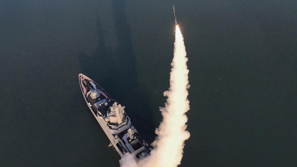 Pruebas de lanzamiento de misiles de la nueva fragata de la clase Choe Hyon