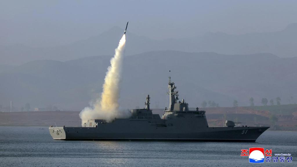 Pruebas de lanzamiento de misiles del destructor Choe Hyon
