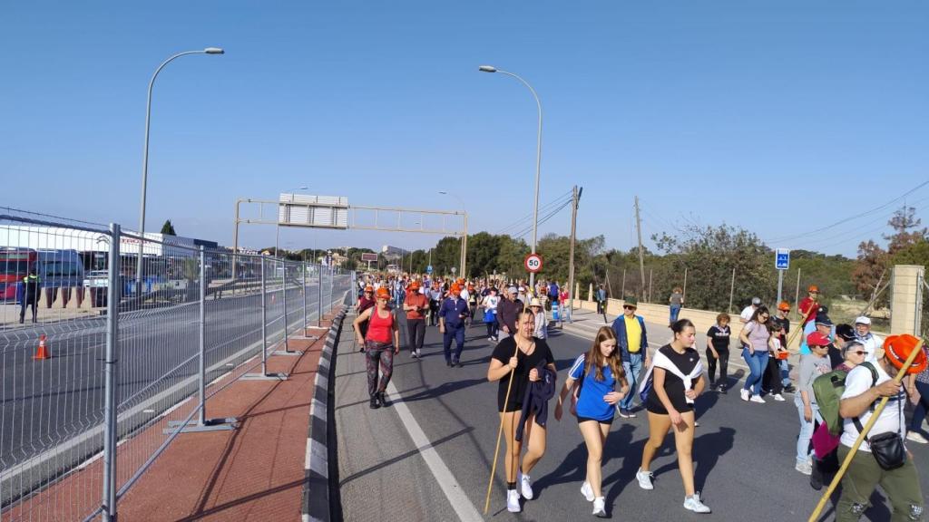 Peregrinos avanzan hacia la Santa Faz