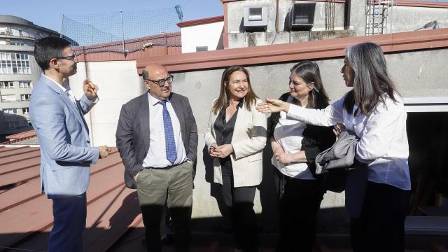 La delegada territorial de la Xunta de Galicia en Vigo, Ana Ortiz, en la cubierta del Politécnico
