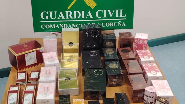 Perfumes incautados por la Guardia Civil.