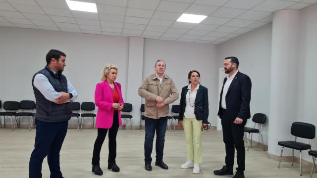 El presidente de la Diputación de Zamora, Javier Faúndez, visita el nuevo centro cívico de Santa María de la Vega