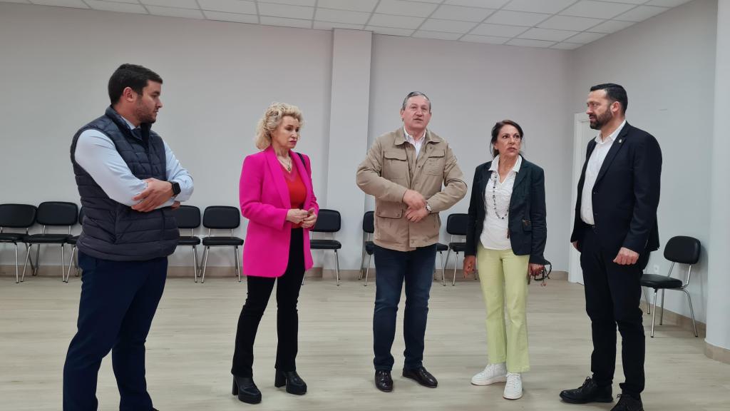 El presidente de la Diputación de Zamora, Javier Faúndez, visita el nuevo centro cívico de Santa María de la Vega