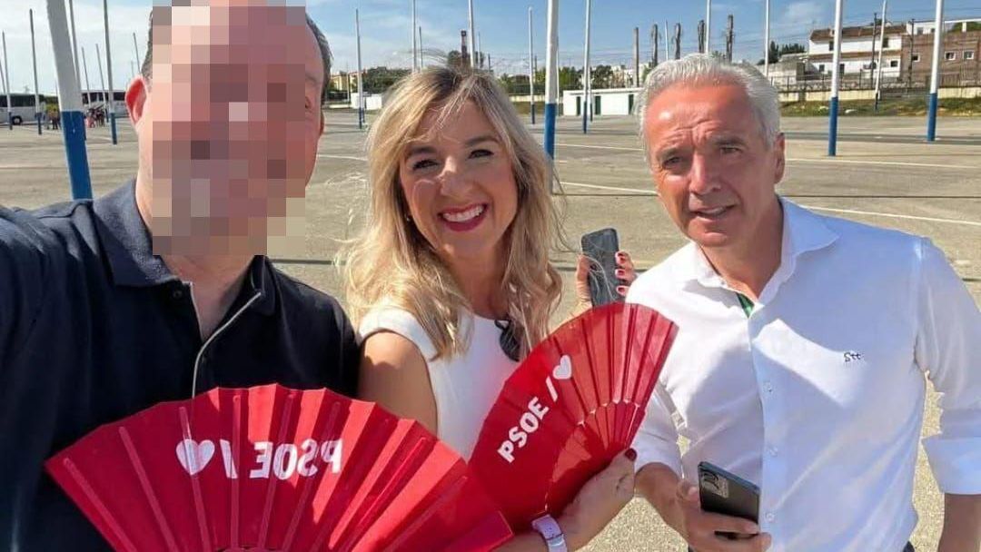 El senador y alcalde del PSOE Alfonso Moscoso colocó a su mujer como ...