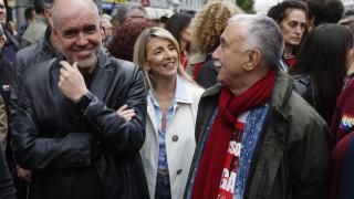 La vicepresidenta segunda del Gobierno y ministra de Trabajo, Yolanda Díaz, acompañada de los secretarios generales de CCOO y UGT, Unai Sordo (i) y Pepe Álvarez (d), participan en la manifestación del Primero de Mayo en Madrid