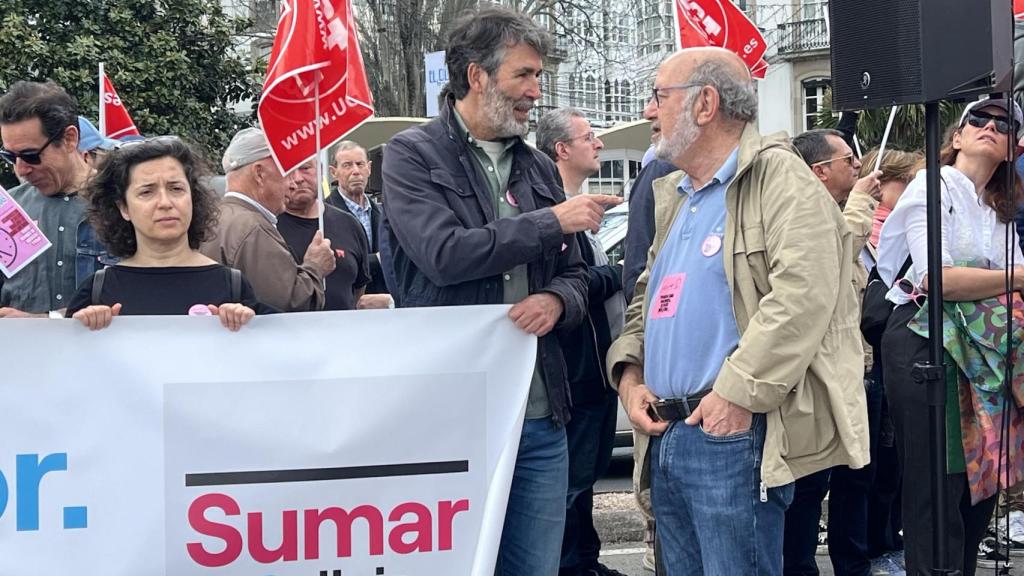 Juan Díaz Villoslada, junto a otros manifestantes.