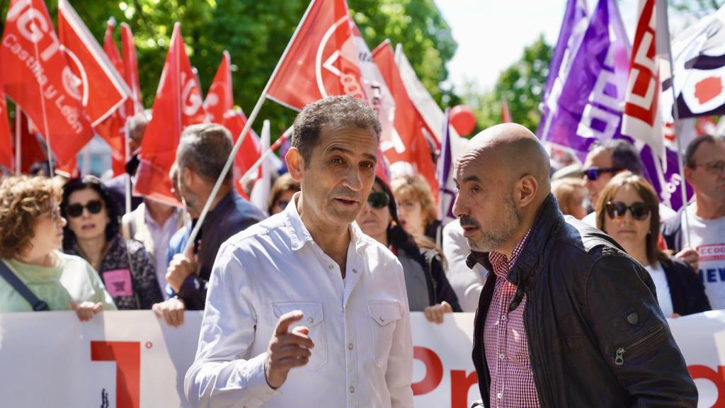 Los secretarios regionales de CCOO y UGT, Vicente Andrés y Óscar Lobo, en la manifestación del 1-M en Valladolid