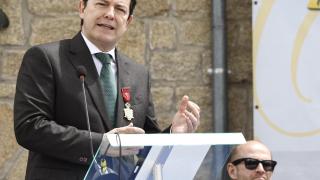 El presidente de la Junta de Castilla y León, Alfonso Fernández Mañueco, durante la recepción de la medalla municipal de Barruecopardo otorgada a la Junta