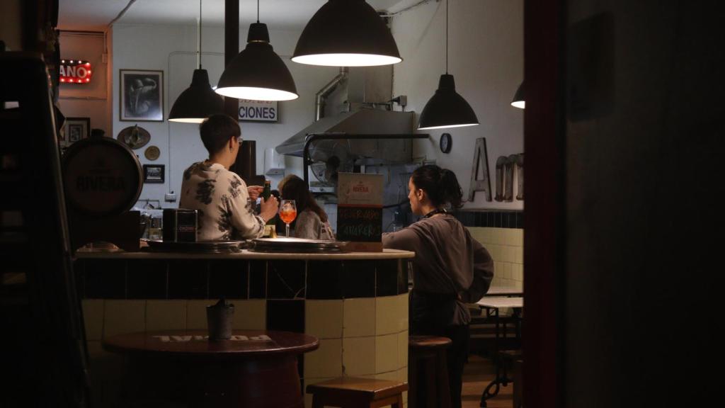 Interior de la taberna A Mina