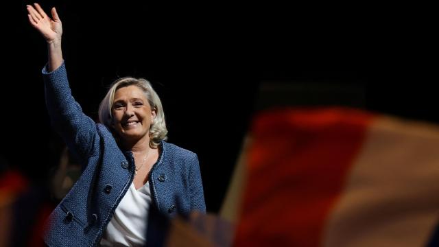 Marine Le Pen en un mitin por el 1 de mayo en Narbona (Francia).