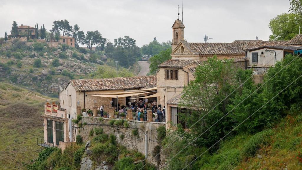 Vista de la ermita del Valle durante la romería.