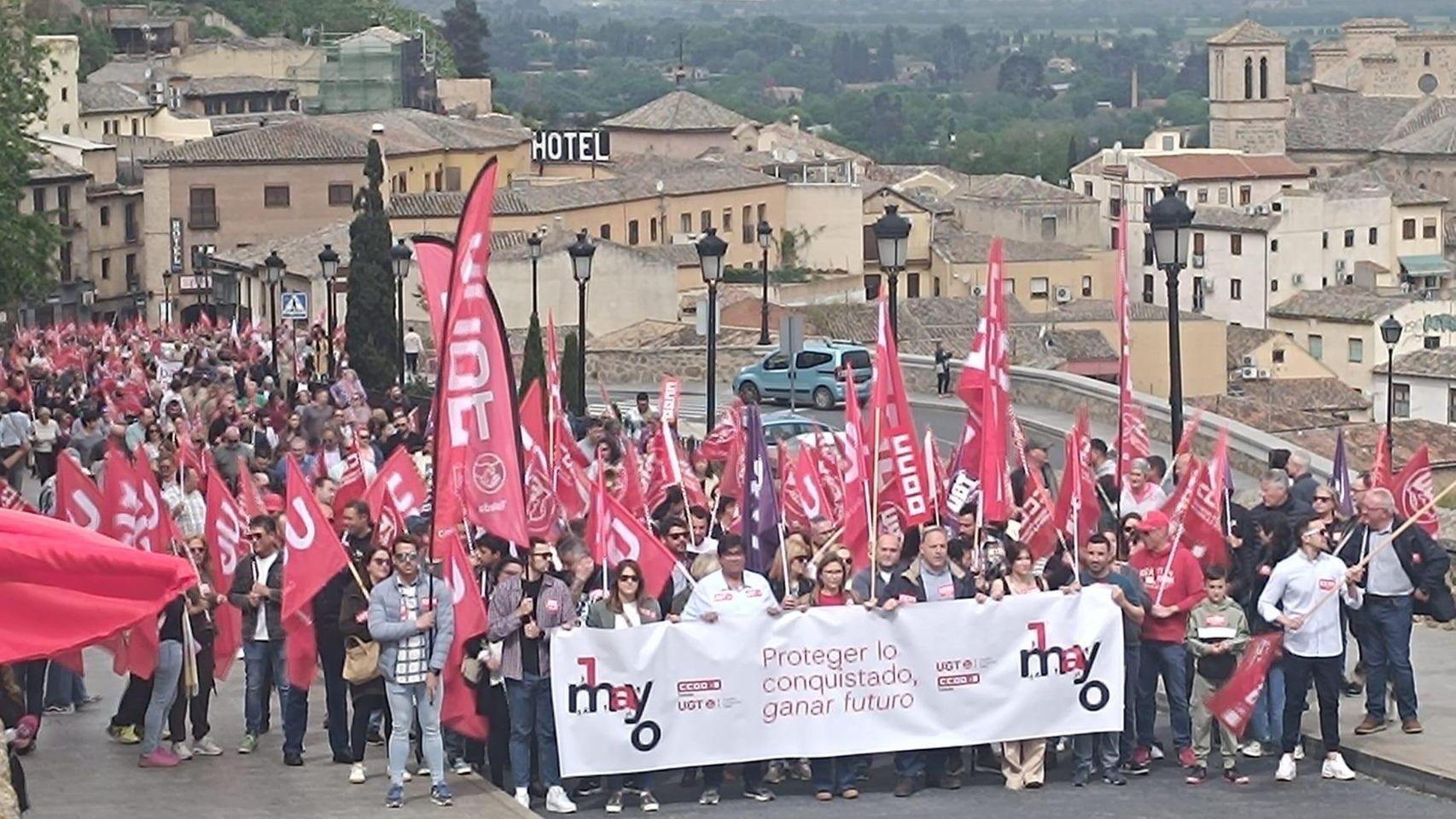 Miles de personas salen a la calle este Primero de Mayo para reclamar ...