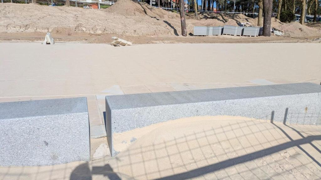 Vecinos de Vigo denuncian que la obras del paseo de Samil destruyen el sistema dunar